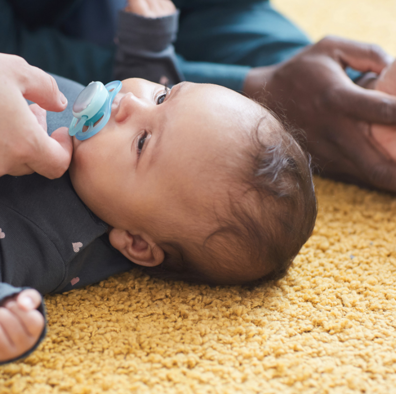 Pacifiers for babies: Helpful tool or Baby No-No? what are the pros and cons for babies using pacifiers?